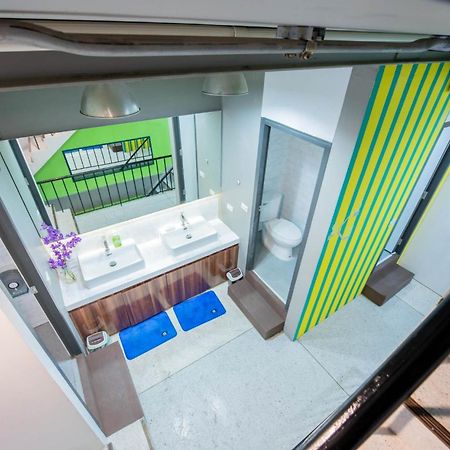 Mascotte Hostel Silom Bangkok Buitenkant foto