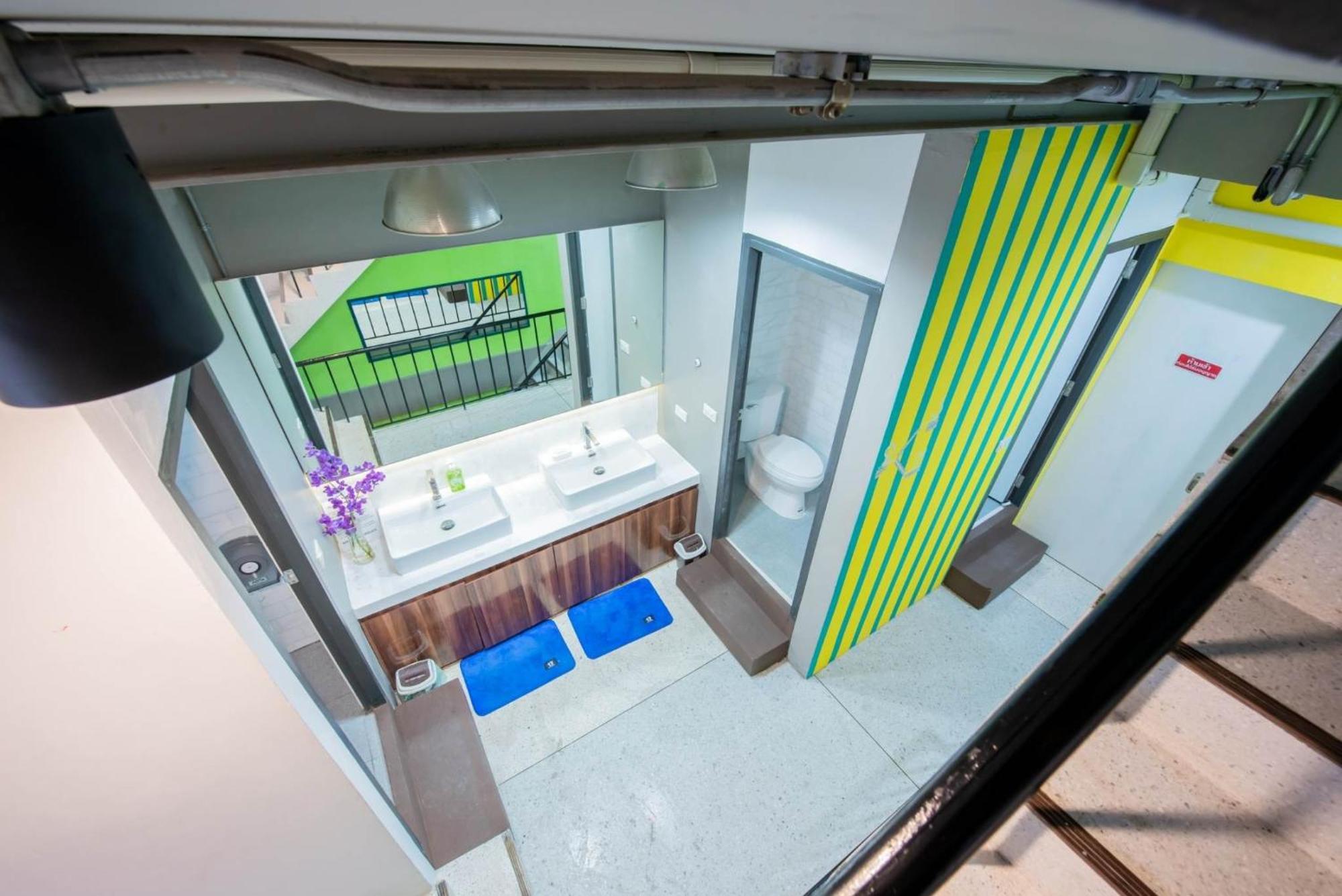 Mascotte Hostel Silom Bangkok Buitenkant foto