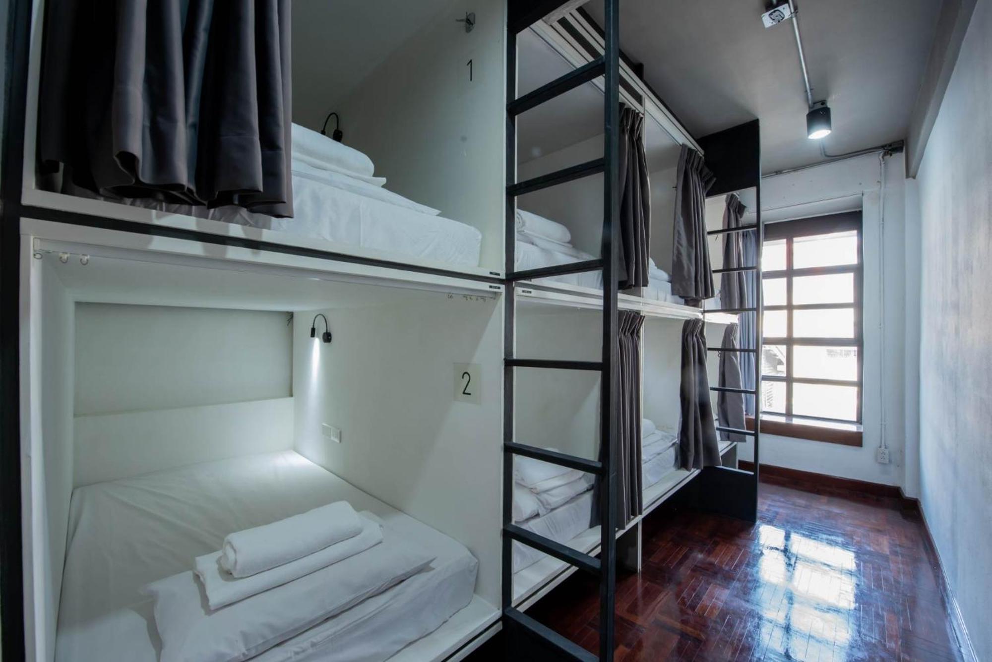 Mascotte Hostel Silom Bangkok Buitenkant foto