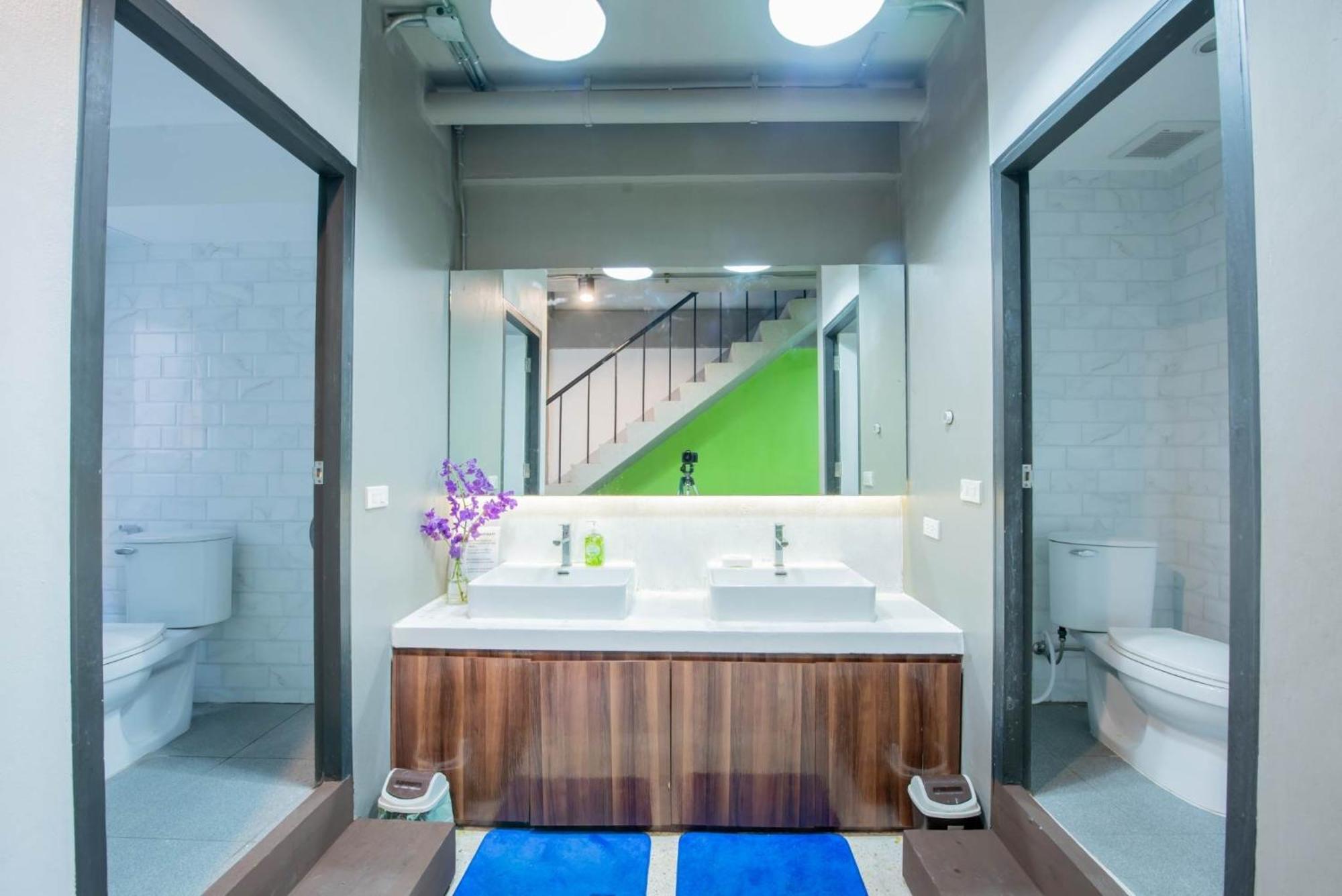 Mascotte Hostel Silom Bangkok Buitenkant foto