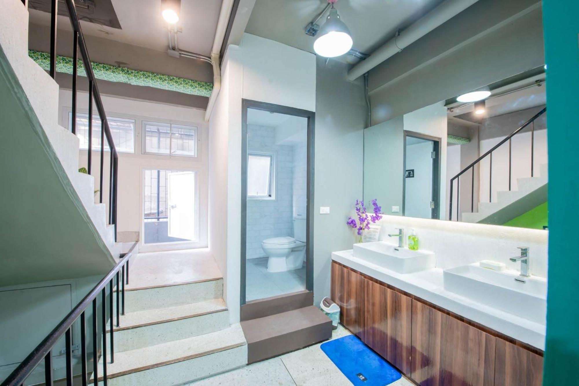 Mascotte Hostel Silom Bangkok Buitenkant foto