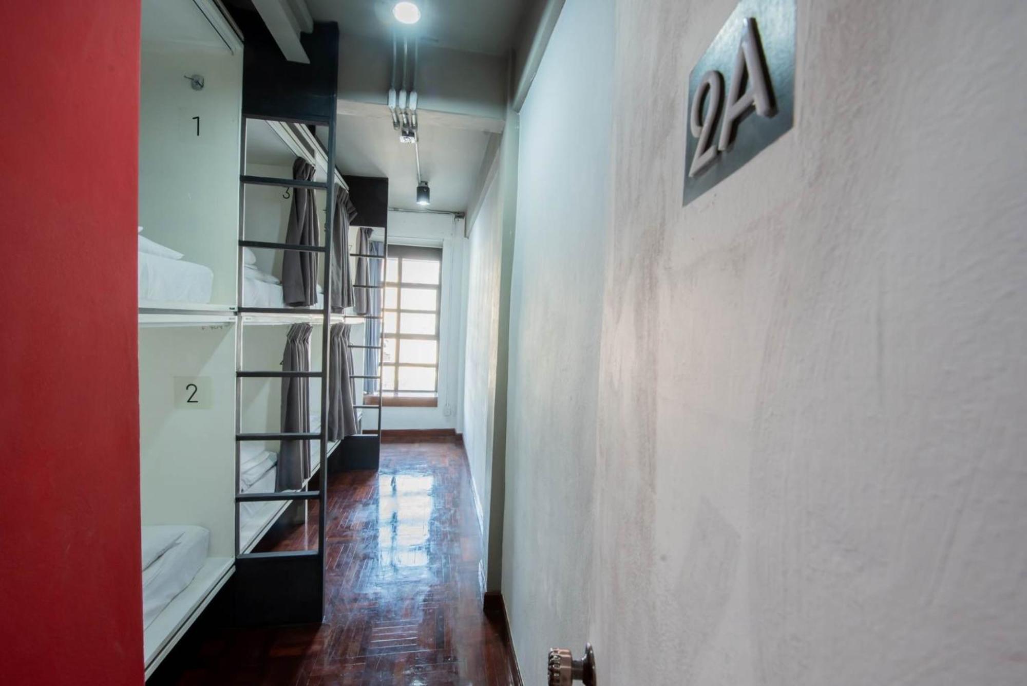 Mascotte Hostel Silom Bangkok Buitenkant foto